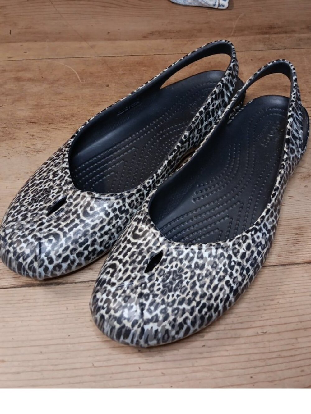 Crocs Kadee Shoe Womens 10 Ballet Flats Cheetah Slip on Animal Print Gray Black